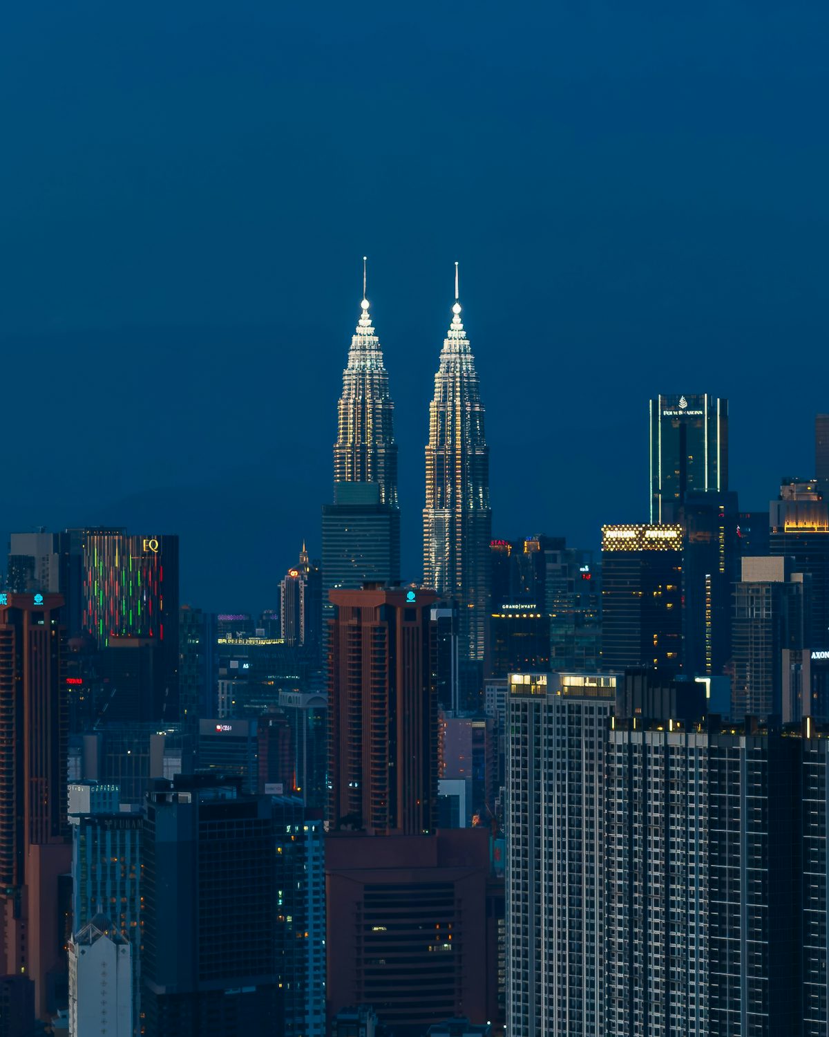 Full illumination of the twin towers at night